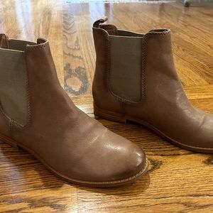 Frye Carly Chelsea style short boot in a nice taupe color